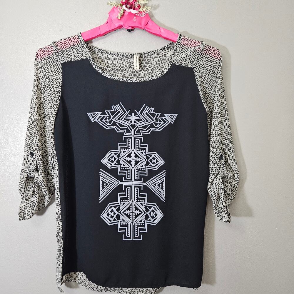 Lovemarks Womens L Geometric Sheer Roll Tab Sleeve Top MutedBoho Southwestern